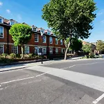 Veeve - Tranquility In Ladbroke Grove