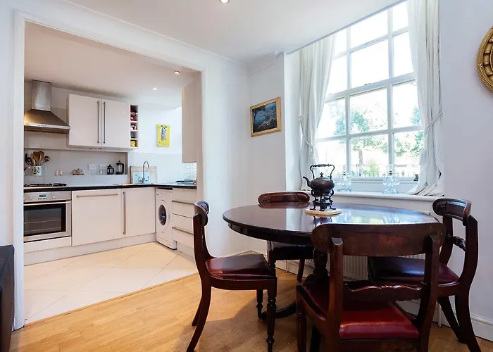 Veeve - Tranquility In Ladbroke Grove