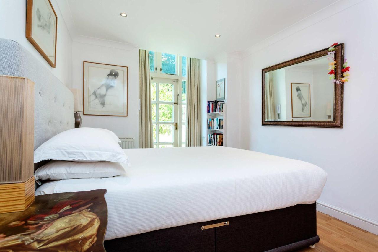 Veeve - Tranquility In Ladbroke Grove *