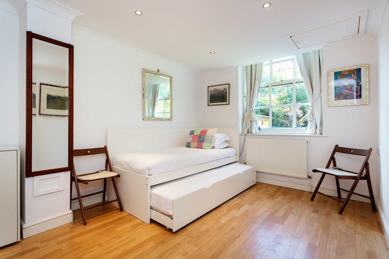 Veeve - Tranquility In Ladbroke Grove