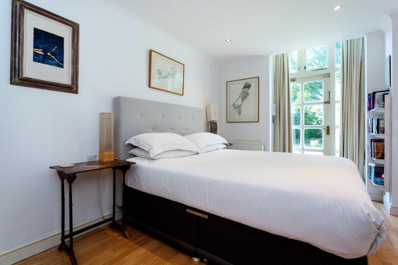 Veeve - Tranquility In Ladbroke Grove *