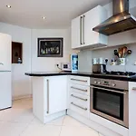 Veeve - Tranquility In Ladbroke Grove